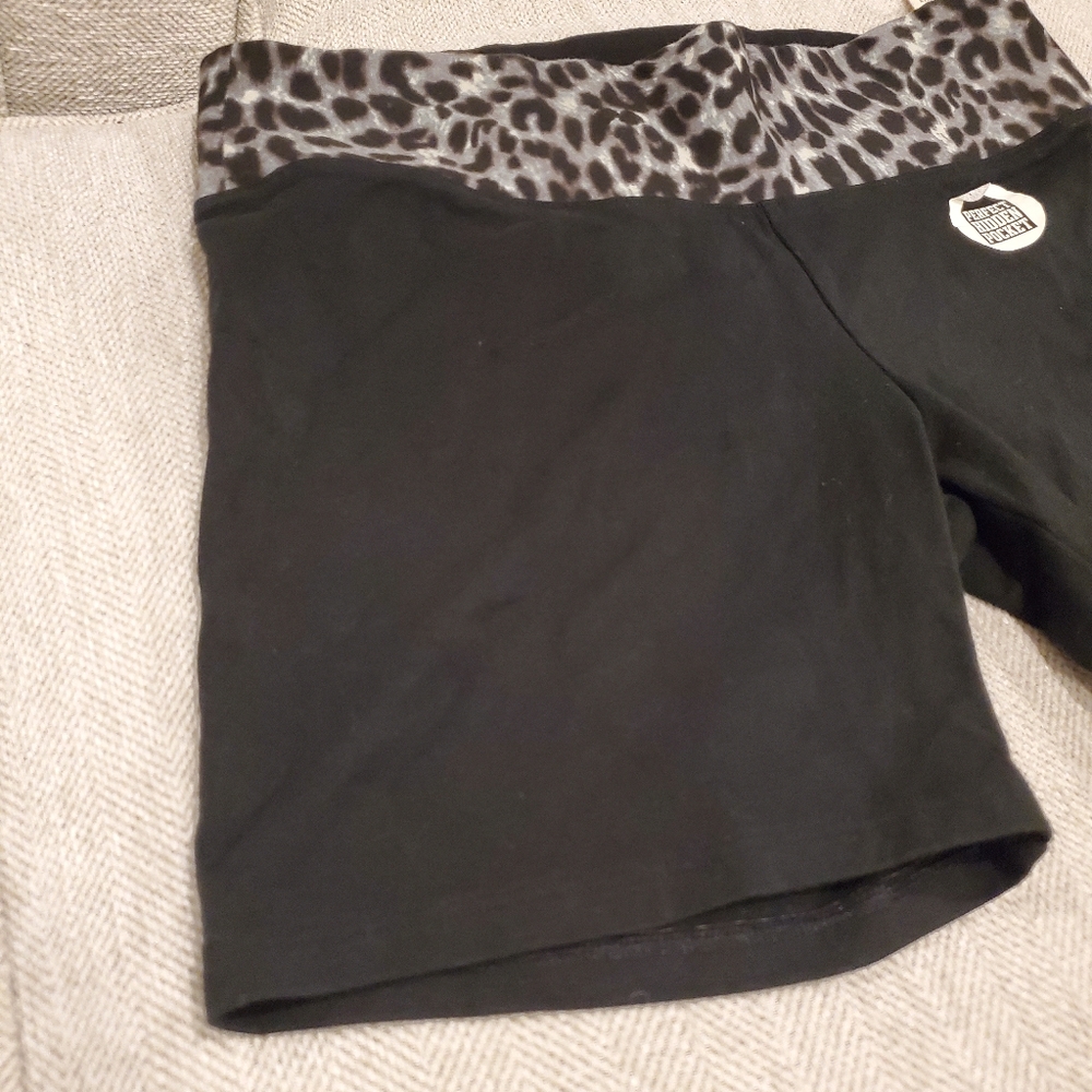 Brand new Victoria's Secret PINK yoga shorts Small - Picture 2 of 13